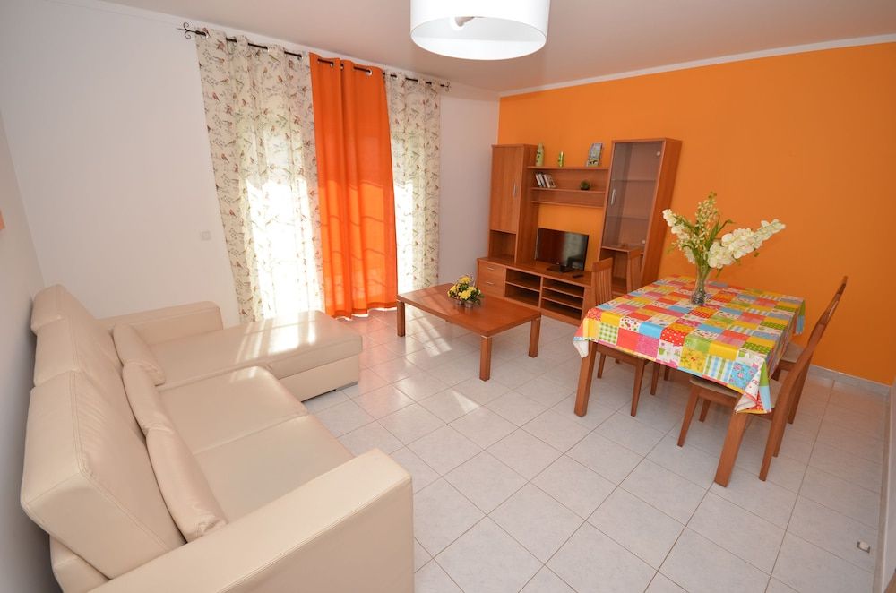 undefined Apartamentos Cravinho 3