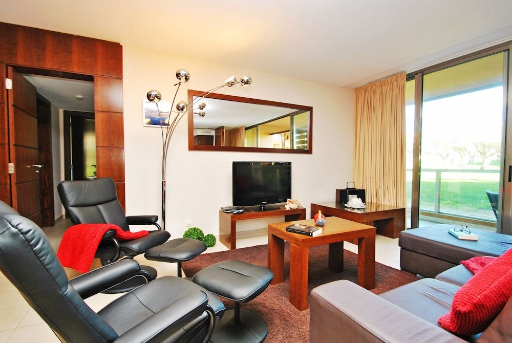 Apartamento Salgados Apartment, 2 Bedrooms, Pool Access, Pool View 11