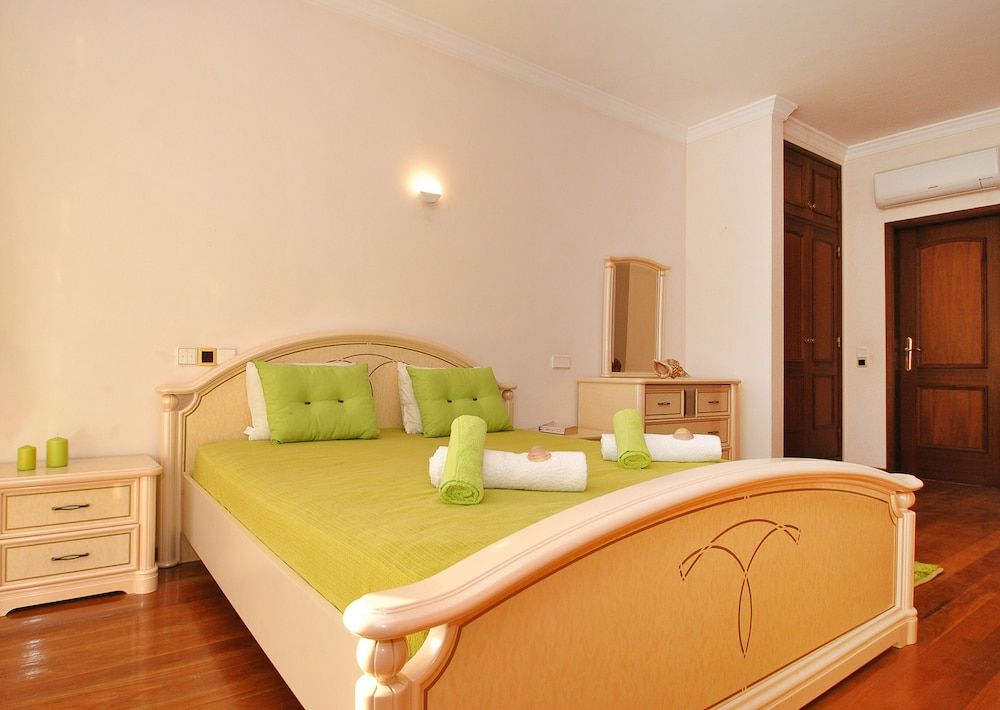 Villa Nespereira Villa, 5 Bedrooms, Private Pool, Pool View 2