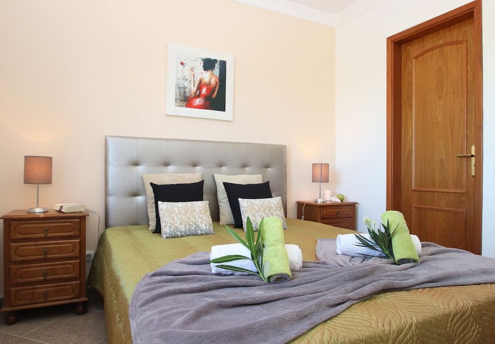 Townhouse Palm Beach Apartment, 5 Bedrooms, Pool Access, Pool View 4