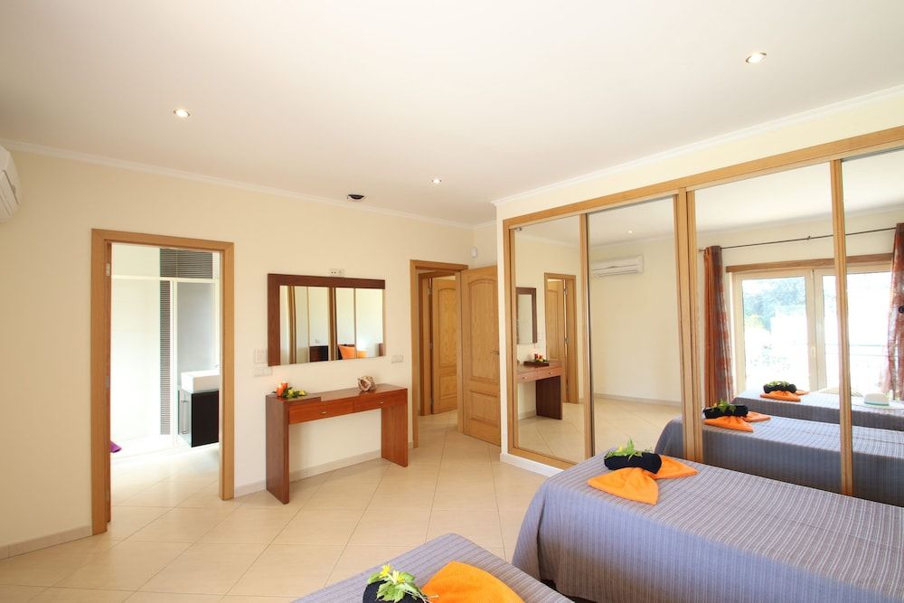 Villa Pauline Villa, Multiple Bedrooms, Private Pool, Pool View 10