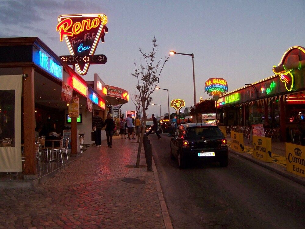 undefined Albufeira 1 Bedroom Apartment 5 min From Falesia Beach and Close to Center! J 8