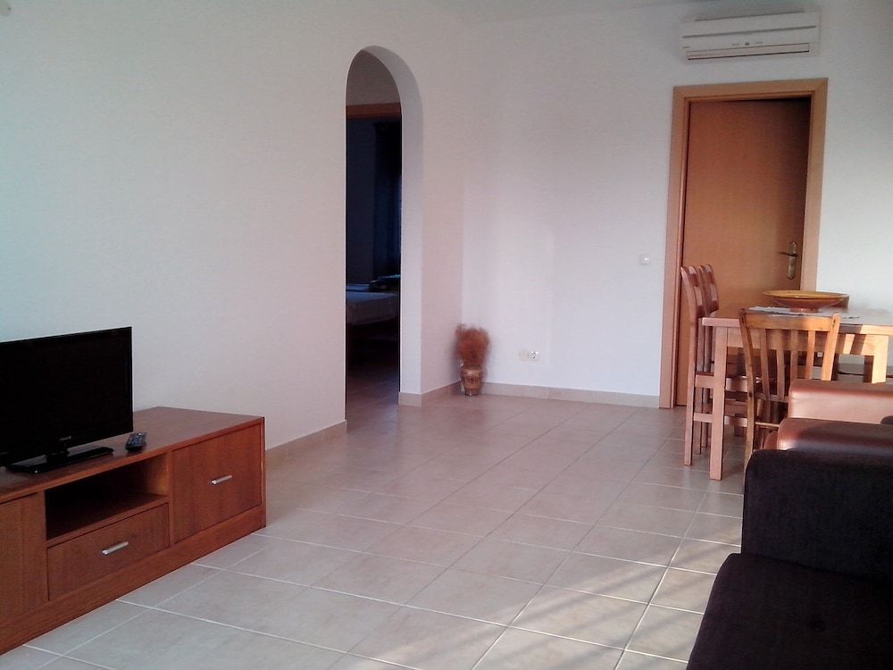 undefined Albufeira 2 Bedroom Apartment 5 min From Falesia Beach and Close to Center! H 10