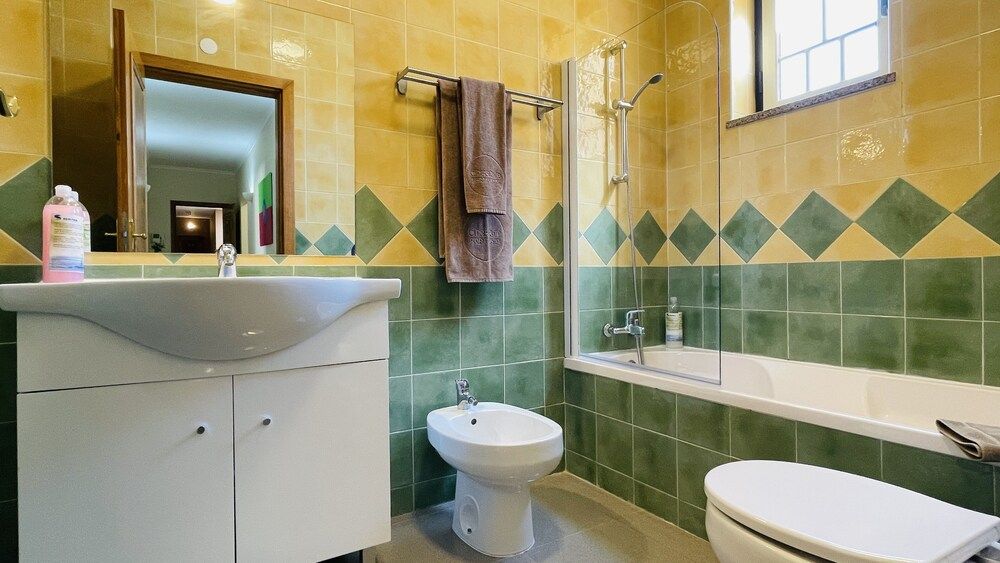 Bicos 303 CIP Apartment, 2 Bedrooms, Pool Access, Sea View 16