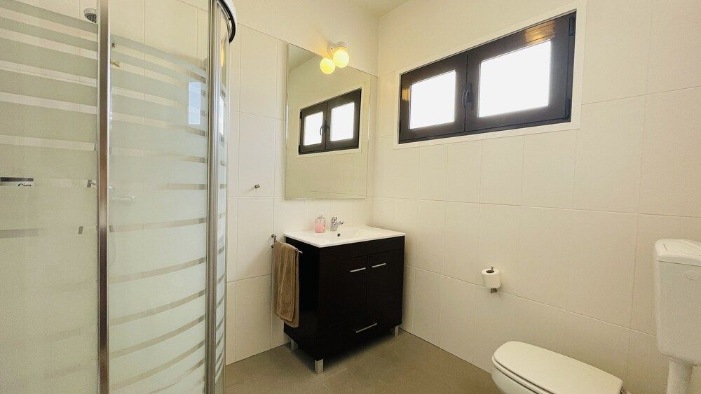 Medronheira CIP Apartment, 2 Bedrooms, Terrace, Beachside 16