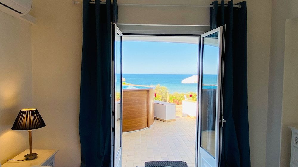 Beira Mar CIP Villa, 3 Bedrooms, Private Pool, Sea View 5