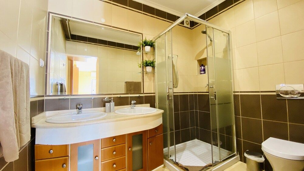 Liberdade CIP Apartment, 2 Bedrooms, Terrace, Beachside 6