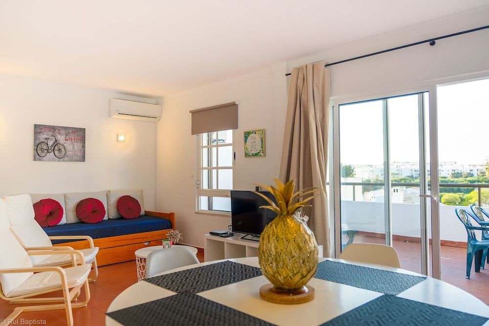 Immaculate 1-bed Apartment in Albufeira Apartment, 1 Queen Bed 9