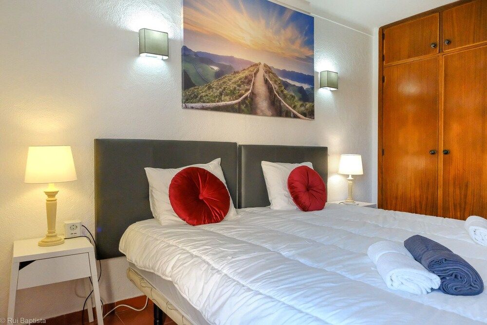 Immaculate 1-bed Apartment in Albufeira Apartment, 1 Queen Bed 5