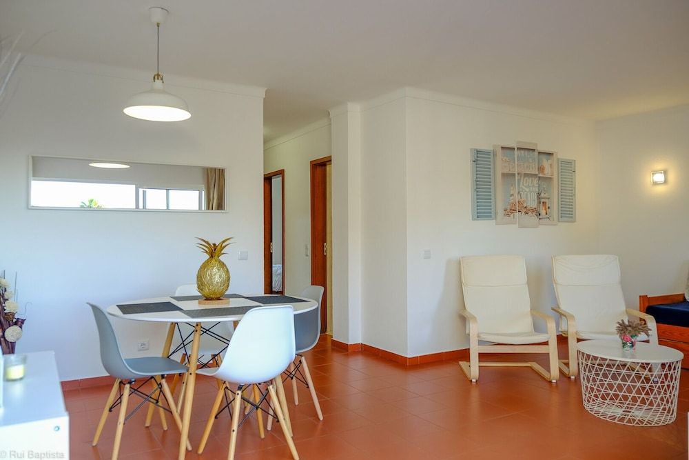 Immaculate 1-bed Apartment in Albufeira Apartment, 1 Queen Bed 10