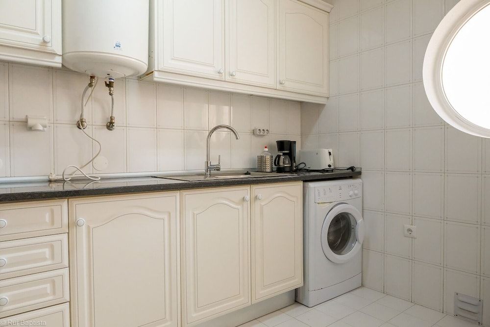 Immaculate 1-bed Apartment in Albufeira Apartment, 1 Queen Bed 6