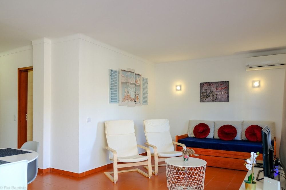 Immaculate 1-bed Apartment in Albufeira Apartment, 1 Queen Bed 8