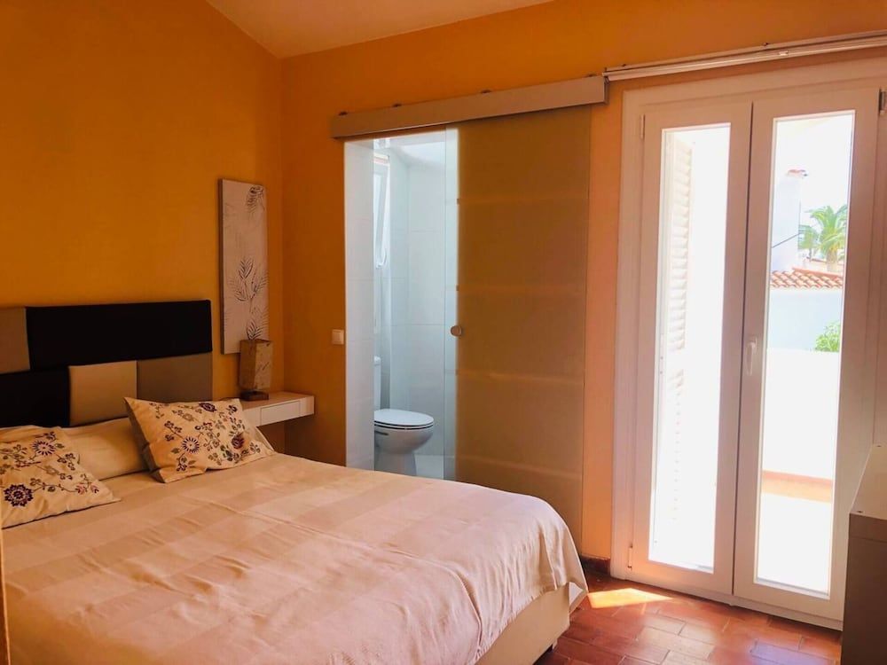 undefined Remarkable 3-bed House in Albufeira 9