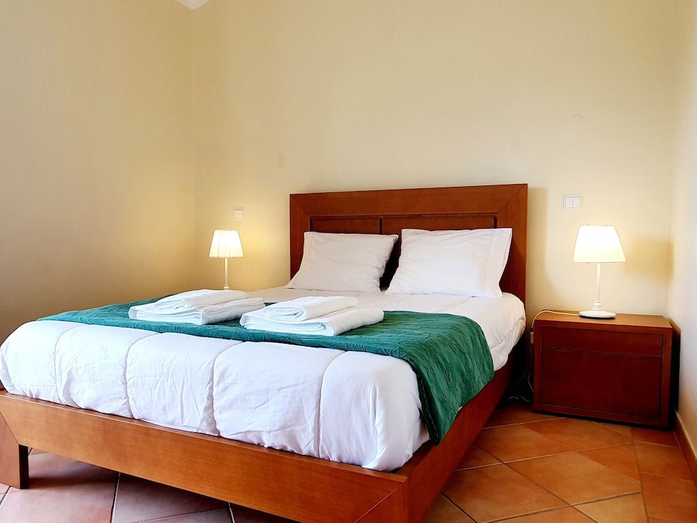 Canameira Beach Family House, Private Bathroom, Pool View 5