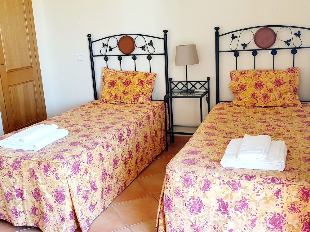 Canameira Beach Family House, Private Bathroom, Pool View 3