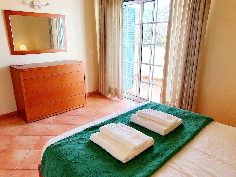 Canameira Beach Family House, Private Bathroom, Pool View 7