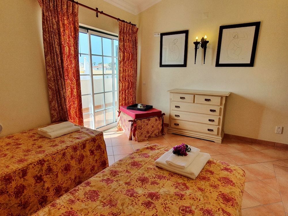 Canameira Beach Family House, Private Bathroom, Pool View 2