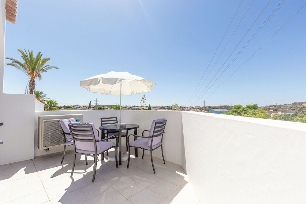 undefined Amazing 2-bedroom Appartment With big Terrace! 4