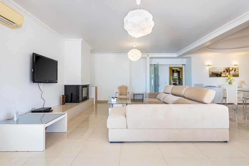 Duma in Albufeira With 4 Bedrooms and 4 Bathrooms Villa 16