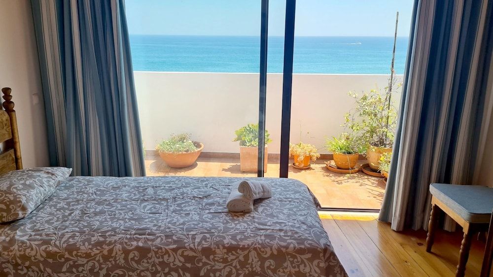 Albufeira Beach Cliffs House Apartment, Smoking 45