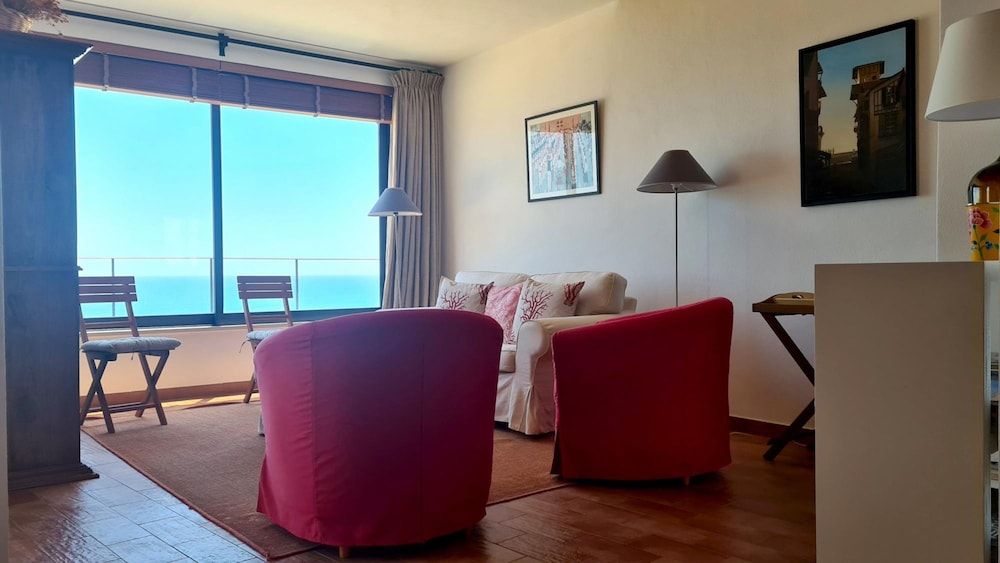 Albufeira Beach Cliffs House Apartment, Smoking 35