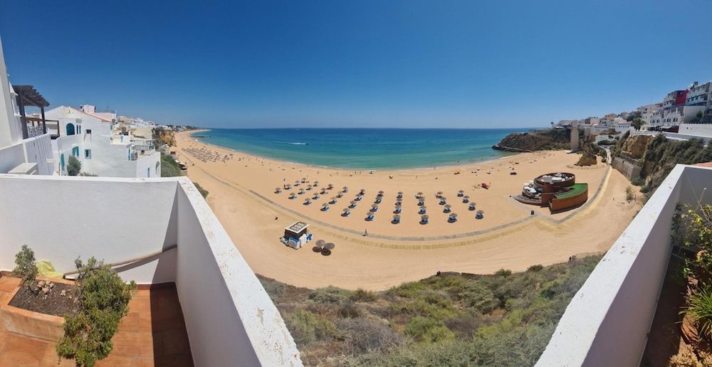 Albufeira Beach Cliffs House Apartment, Smoking 22