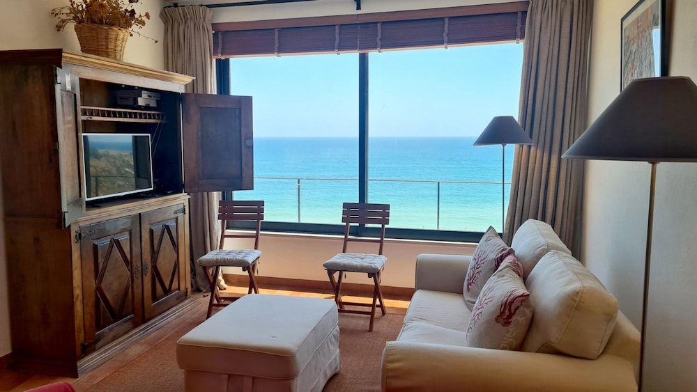 Albufeira Beach Cliffs House Apartment, Smoking 38