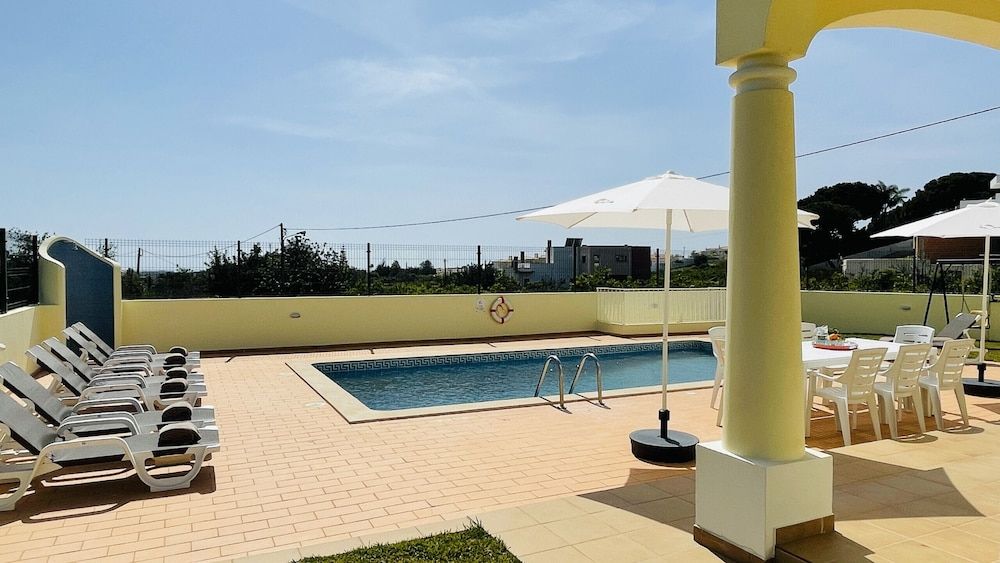 undefined Lara Lima CIP 10