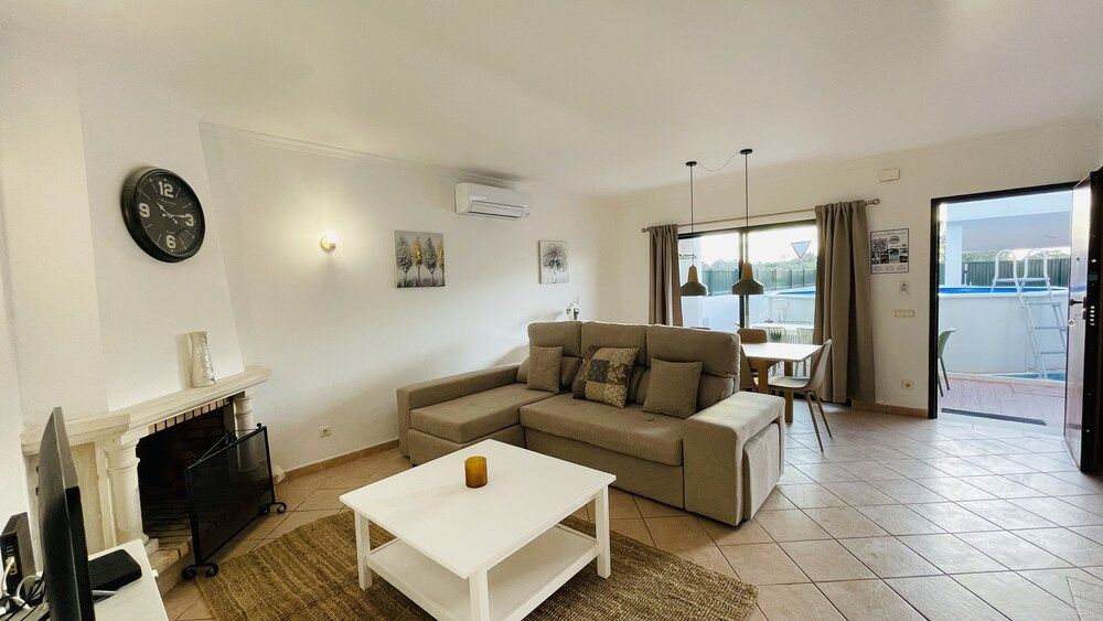 Gil CIP Apartment, 3 Bedrooms, Private Pool, Pool View 11