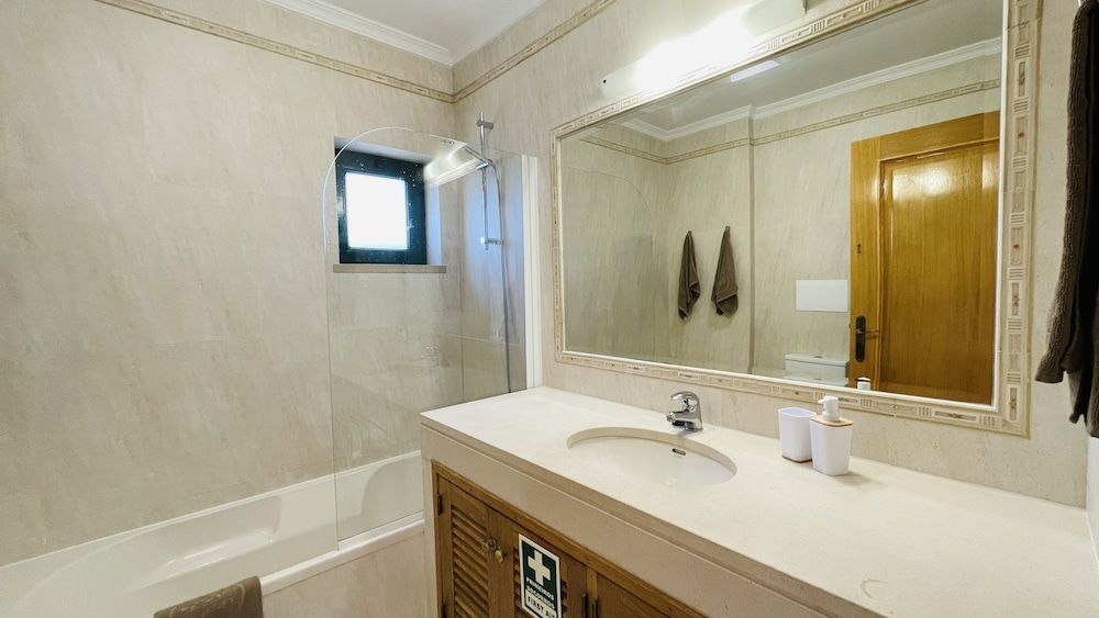 Gil CIP Apartment, 3 Bedrooms, Private Pool, Pool View 17