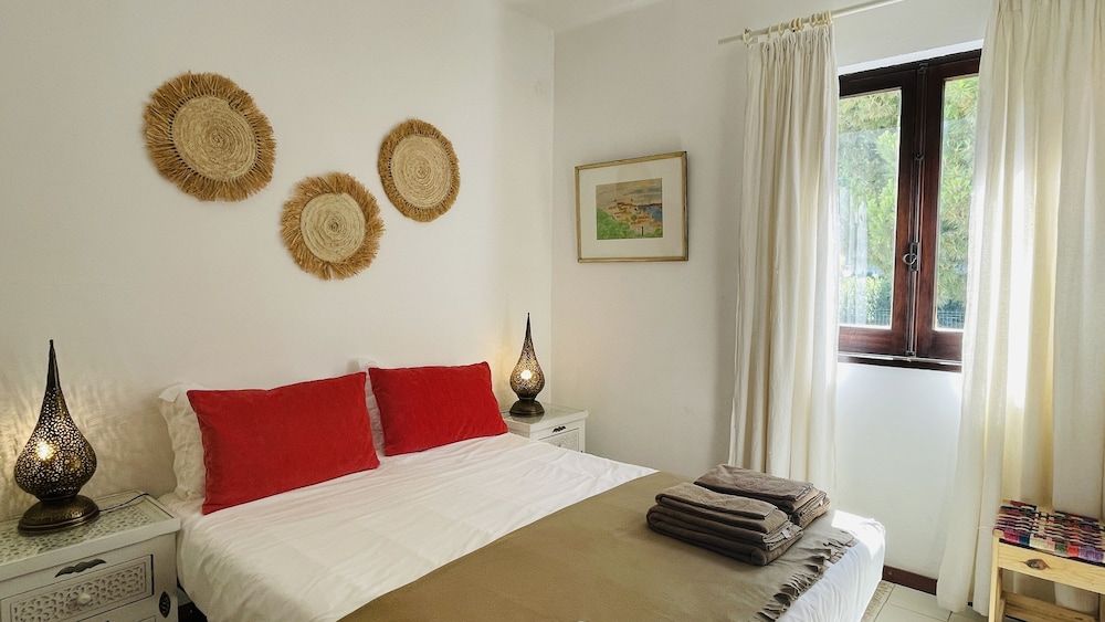 Mar CIP Apartment, 3 Bedrooms, Pool Access, Garden View 2