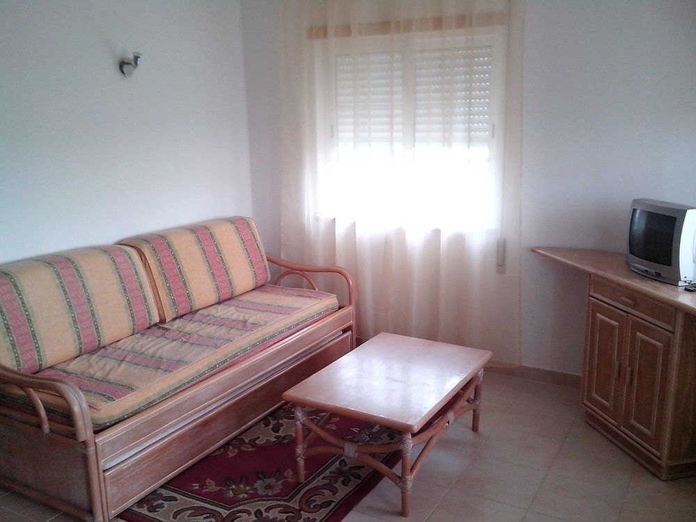Remarkable 1-bed Apartment in Olhos de Agua Apartment 11