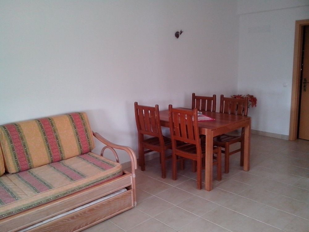 Remarkable 1-bed Apartment in Olhos de Agua Apartment 12