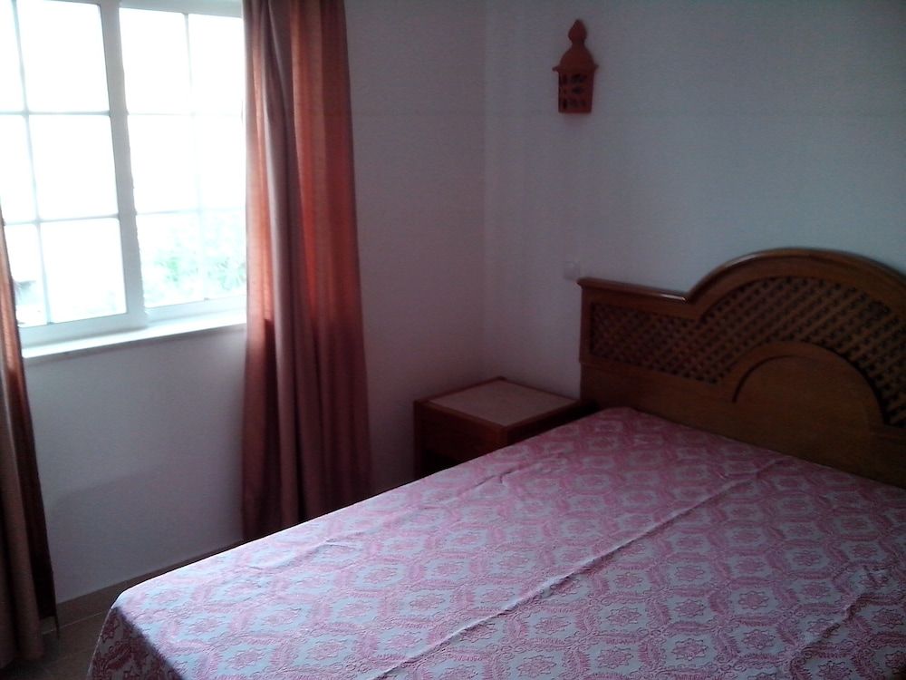 Remarkable 1-bed Apartment in Olhos de Agua Apartment 4