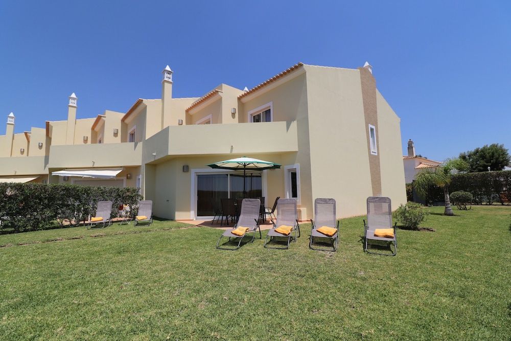 undefined 3-bed Townhouse With Pool in Albufeira Balaia