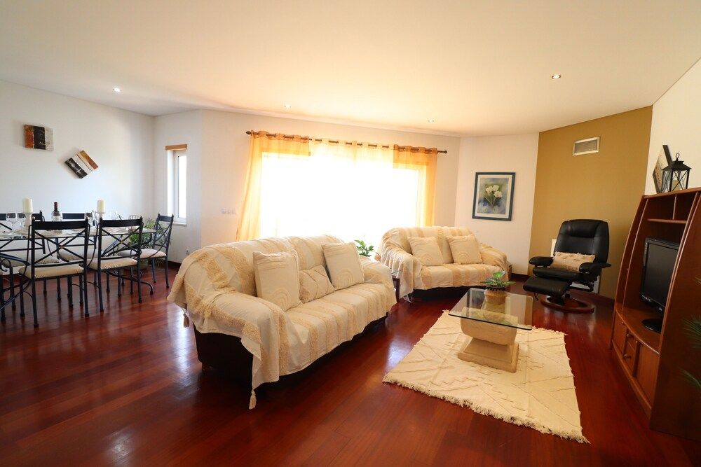 3-bed Townhouse With Pool in Albufeira Balaia House 20