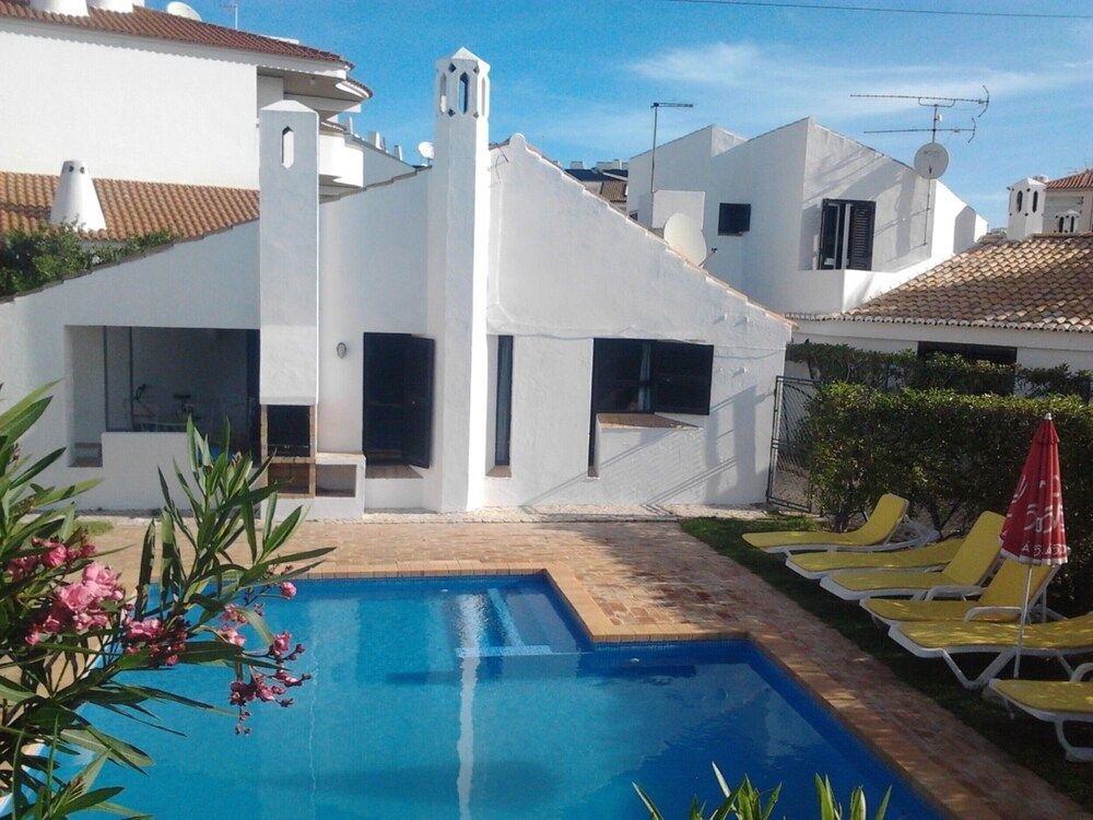 undefined Barbecue and Pool Mystay Algarve 2