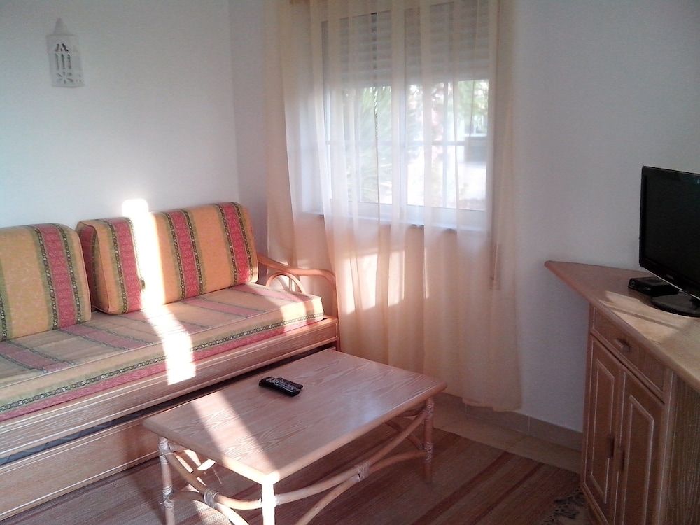 Lovely 1-bedroom Apartment in Olhos de Agua Apartment 13