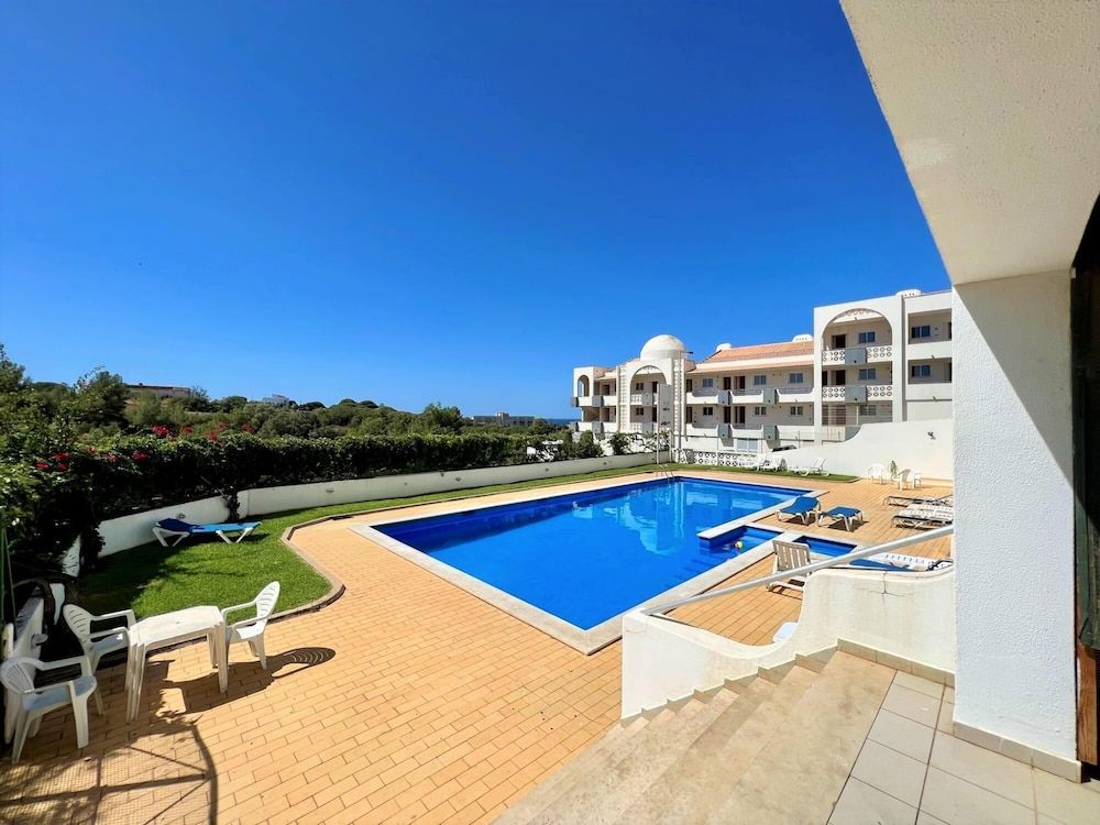 undefined Albufeira Classic 1 With Pool by Homing 4