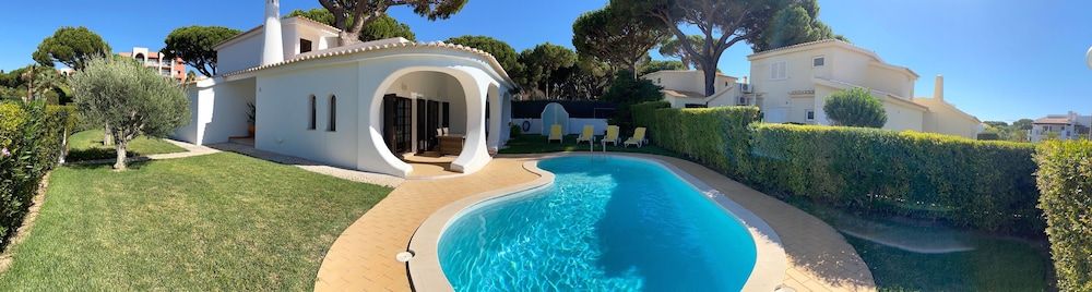 undefined Charming 3-bed Villa With Pool in Olhos de Agua 5