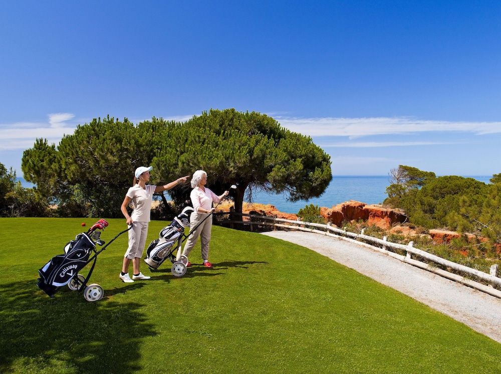 undefined Charming 3-bed Villa With Pool in Olhos de Agua 7