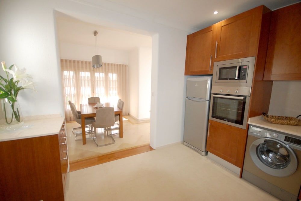 undefined Charming 3-bed Villa With Pool in Olhos de Agua 8