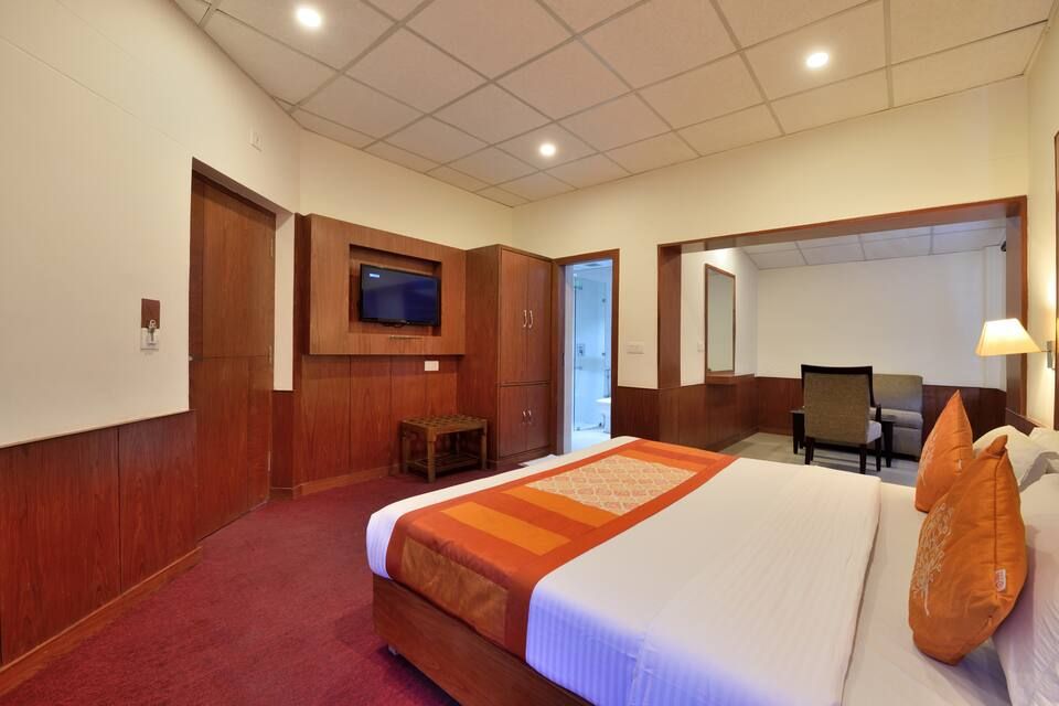 Deluxe Room with Valley View