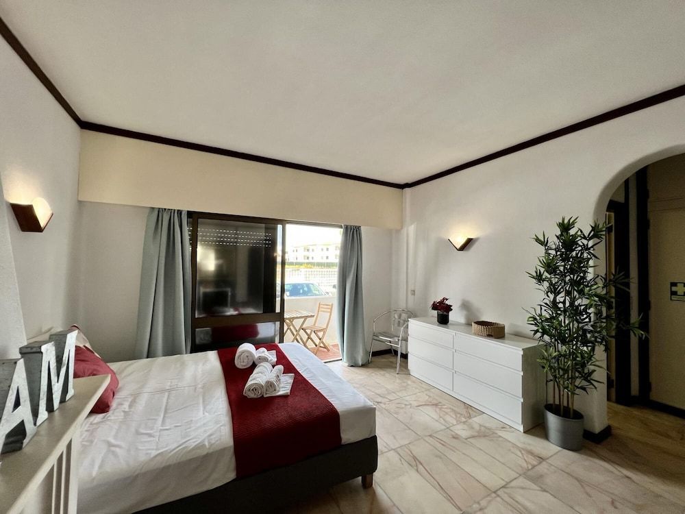 undefined Albufeira Central 3 With Pool by Homing 3