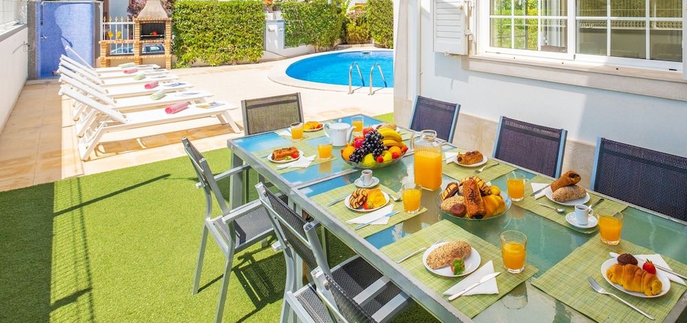 undefined Villa Cinema 10