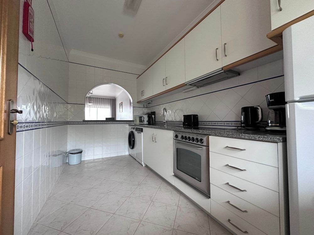 undefined Sunset Haven in Albufeira - Short Walk to Oldtown 5