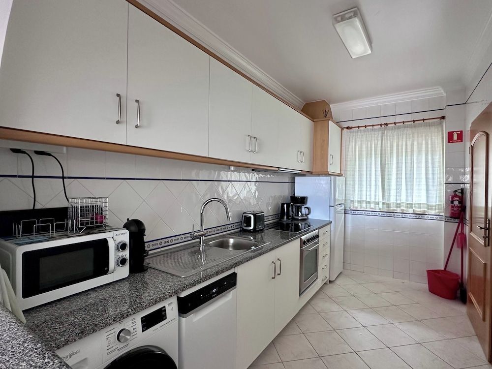 undefined Sunset Haven in Albufeira - Short Walk to Oldtown 6