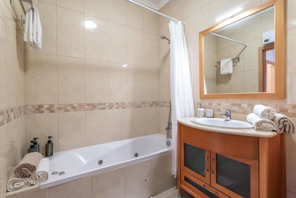 Sea view Apartment with relax Terrace & 2 Swimming pools Deluxe Quadruple Room, 1 Bedroom, Jetted Tub, Oceanfront 20