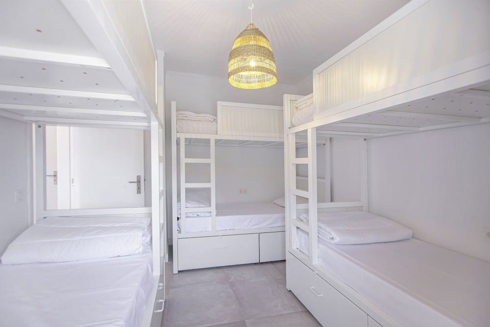 Sun Lovers Hostel Shared Dormitory, Women only, Sleeps 4