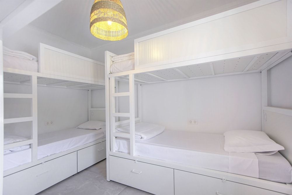 Sun Lovers Hostel Shared Dormitory, Women only, Sleeps 4 2